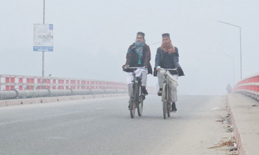 পঞ্চগড়ে ঘন কুয়াশা-বাতাসে বেড়েছে মাঘের শীত