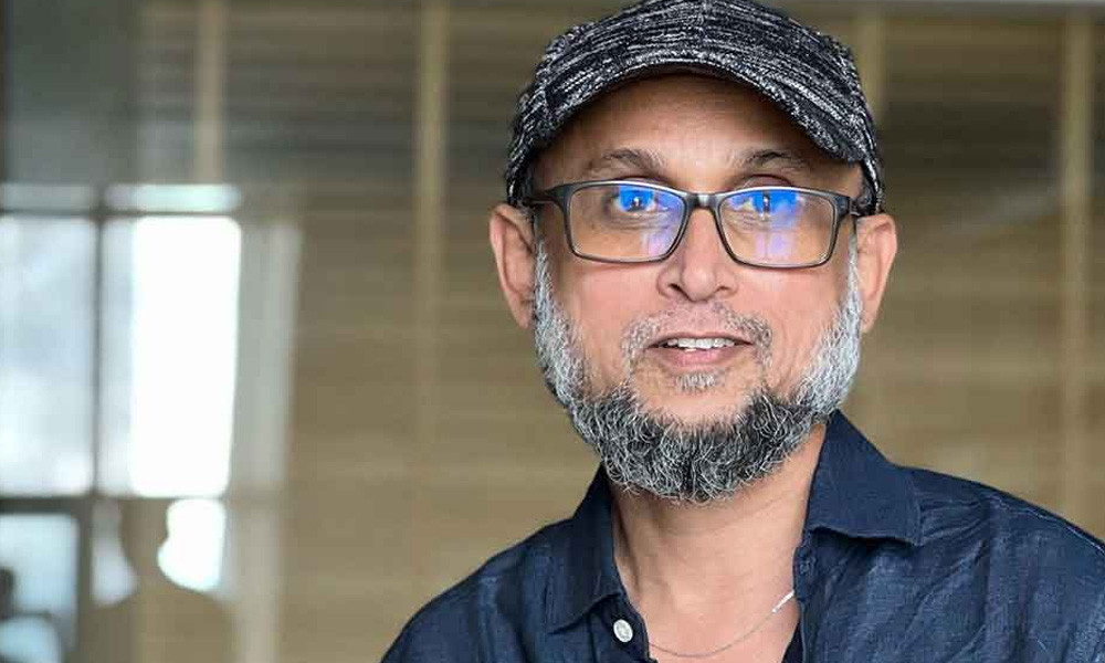 সালাম দিয়ে বলতে হবে, ‘প্রিয় খুনী, আপনি আমার প্রণাম গ্রহণ করুন?’