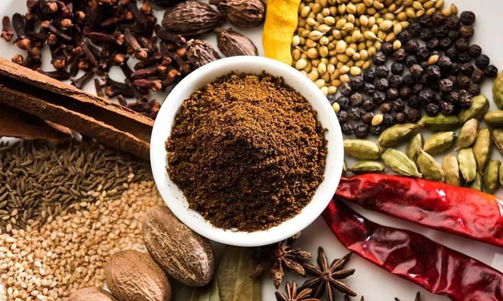 স্বাদবর্ধক গরম মসলা খেলে উপকার, নাকি ক্ষতি?