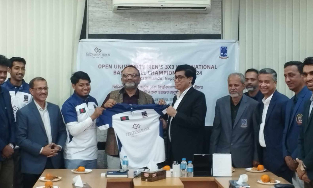 ঢাবির বাস্কেটবল টিমকে সিটিজেনস ব্যাংকের ১০ লাখ টাকার চেক হস্তান্তর