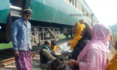 ট্রেনের ইঞ্জিন হঠাৎ বিকল : আশপাশে নেই স্টেশন, অতঃপর...