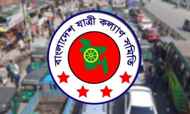 অসহায় যাত্রীদের সিএনজি চালকের হাতে তুলে দেওয়া হলো