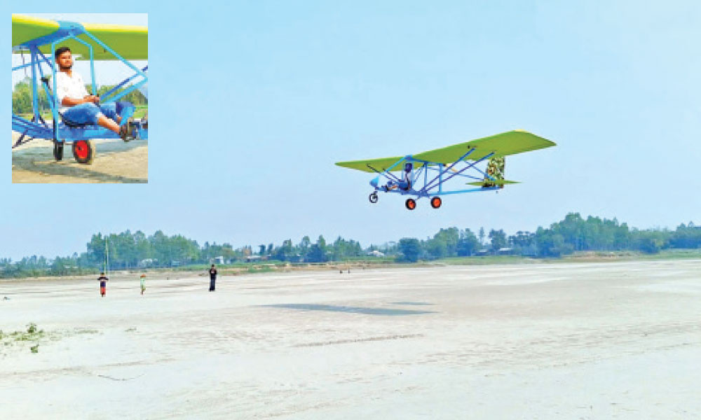 নিজের তৈরি বিমানে উড়লেন জুলহাস