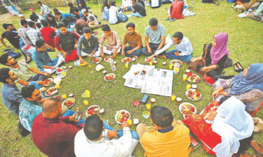 মধুর আবহে প্রিয়জনের ছোঁয়া