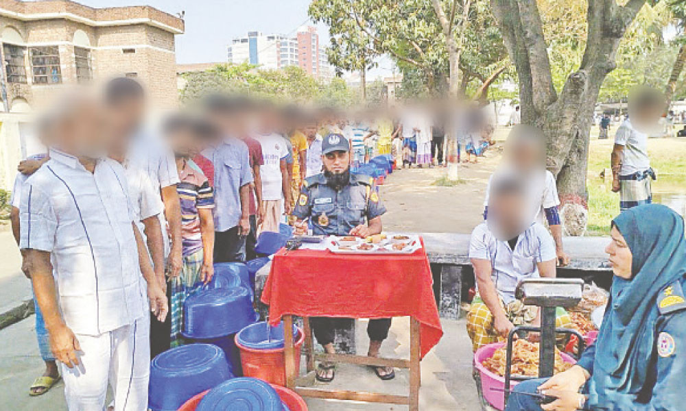জেলের ইফতারে সবাই সমান