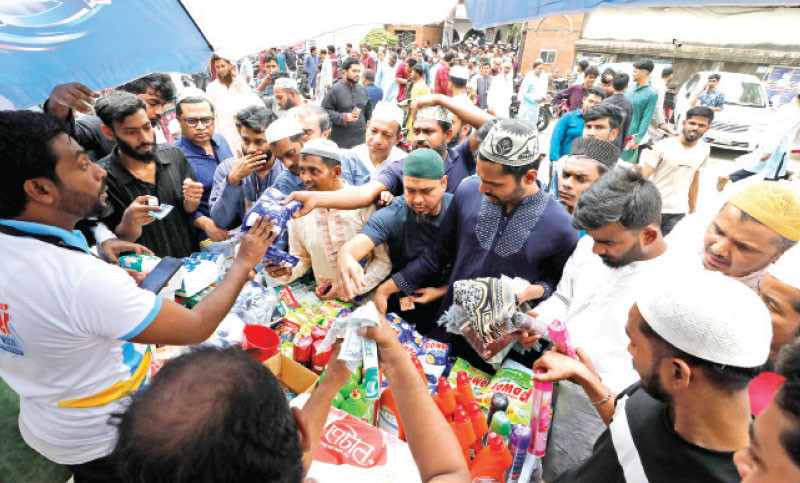 রমজান উপলক্ষে বসুন্ধরা টয়লেট্রিজে ৪০% ছাড়, খুশি ক্রেতারা