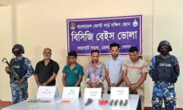 ভোলায় কোস্ট গার্ডের অভিযানে অস্ত্র-বোমাসহ আটক ৫