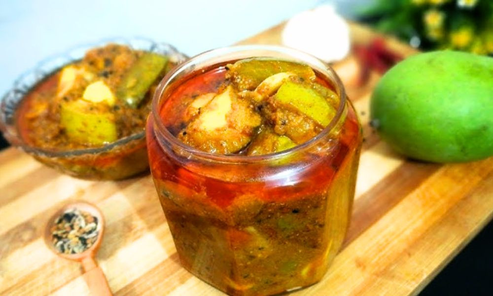 কাঁচা আমের ঝাল আচার তৈরির সহজ রেসিপি
