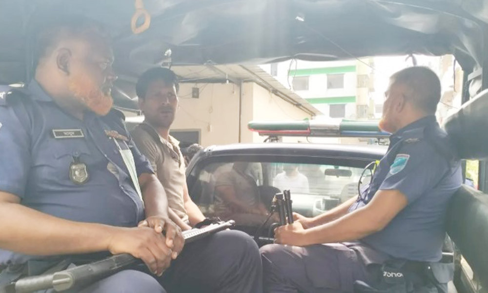 ডিবি পুলিশ পরিচয়ে ব্যবসায়ীকে তুলে নেয়ার চেষ্টা, যুবক আটক