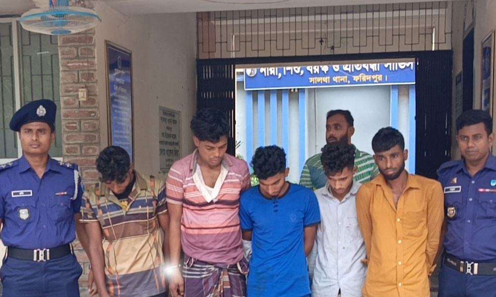 সালথায় ২৫ মামলার আসামি গ্রেপ্তার