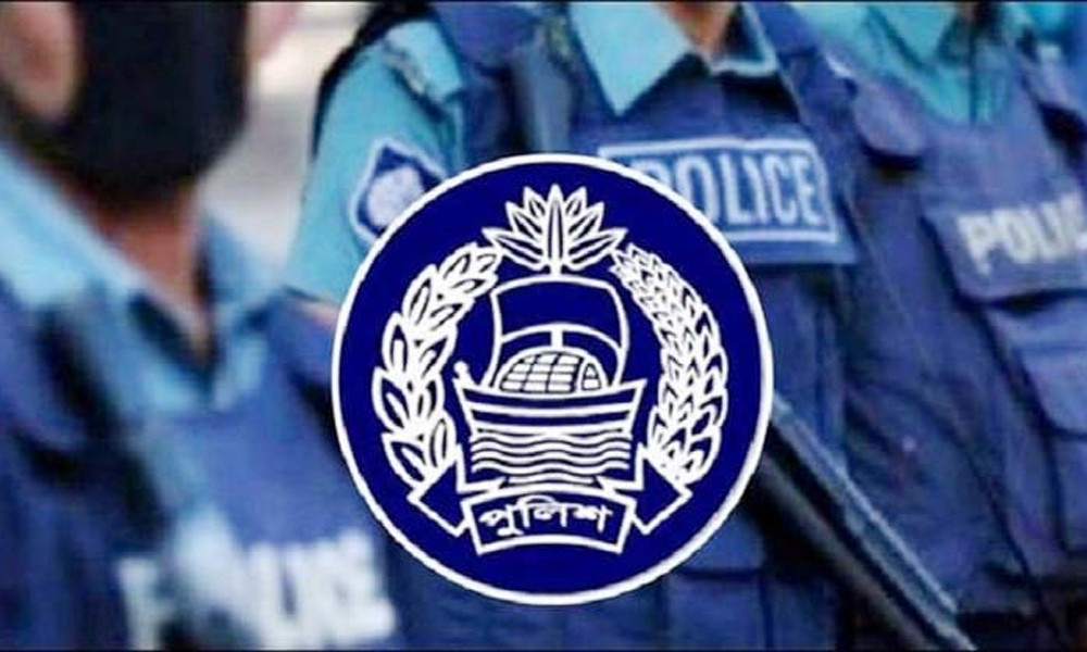 ট্রেনে পুলিশ সদস্যের অশালীন অঙ্গভঙ্গির ভিডিও ভাইরাল, যা জানা গেল