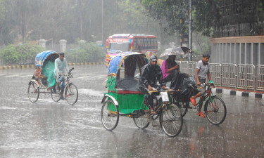 ৪ দিন চলবে ভারি বৃষ্টি, আবহাওয়া অধিদপ্তরের সতর্কবার্তা