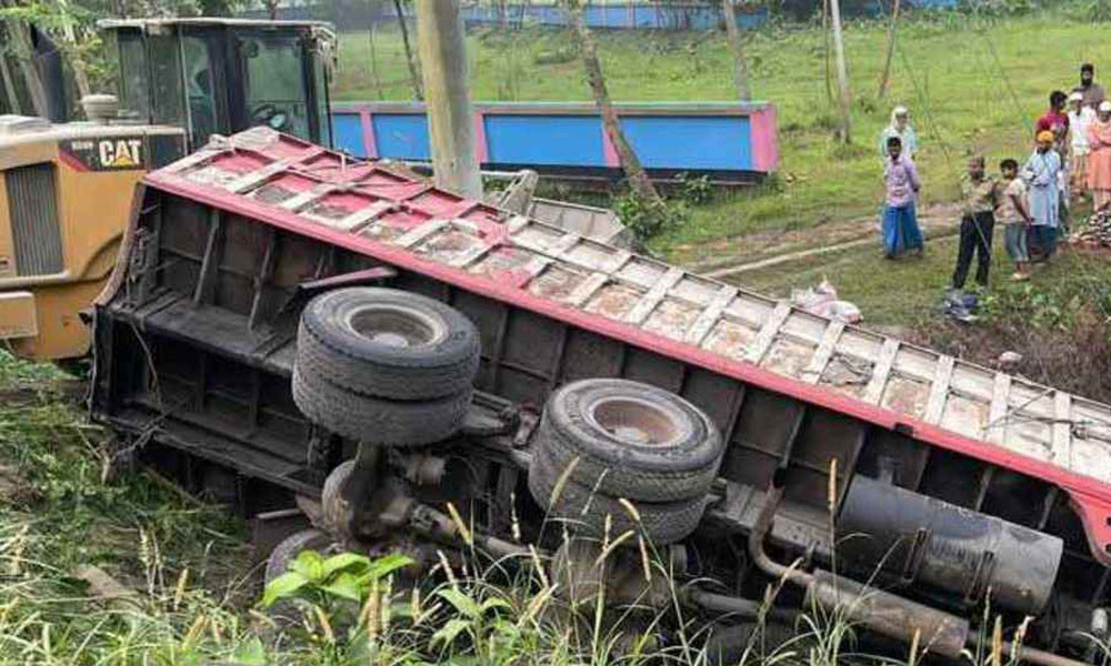 সিরাজগঞ্জে ট্রাক-মাইক্রো সংঘর্ষ, প্রাণ গেল ২ জনের
