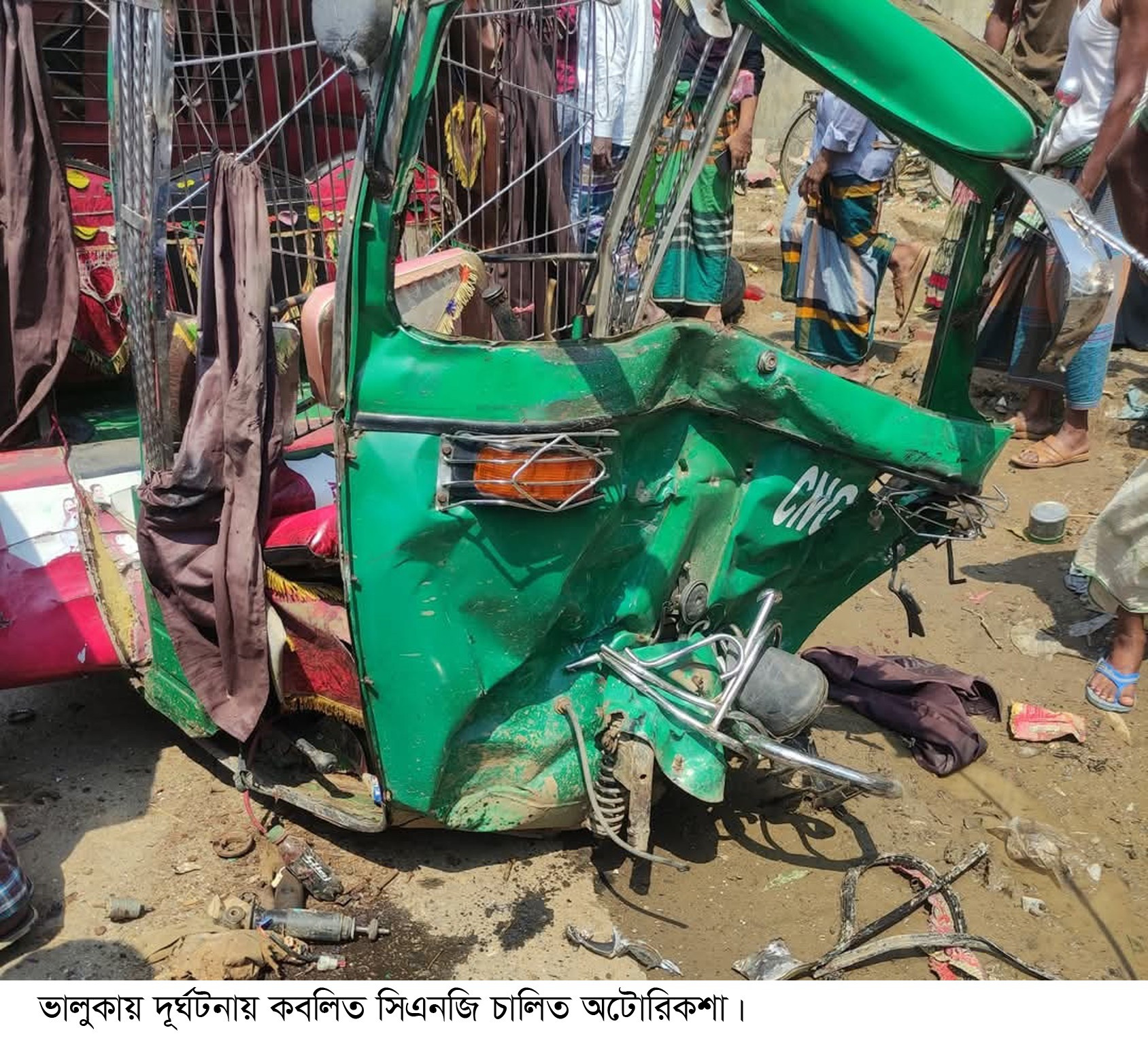 ভালুকায় মাইক্রোবাস-সিএনজি মুখোমুখি সংঘর্ষে নিহত ২, আহত ৪