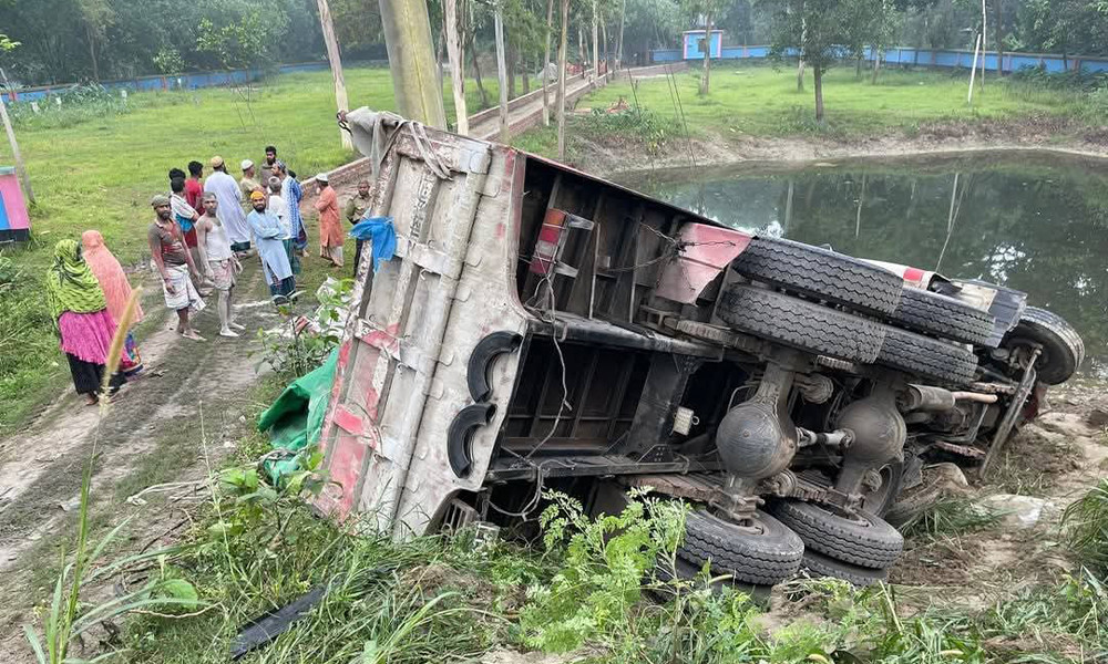 পৃথক সড়ক দুর্ঘটনায় নিহত ২