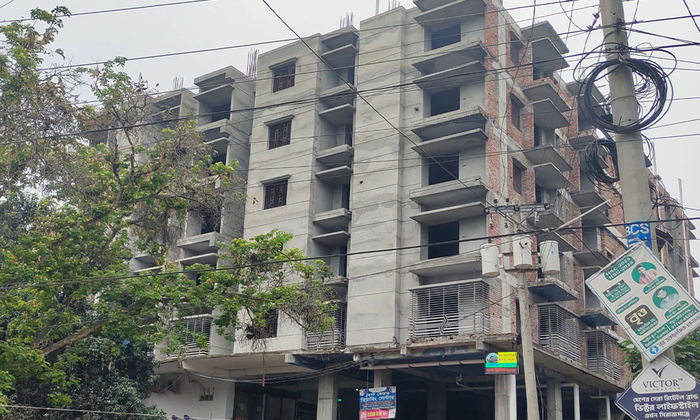 কাজ চলছিল ৭ তলা ভবনে, রশি ছিঁড়ে ২ শ্রমিকের মৃত্যু