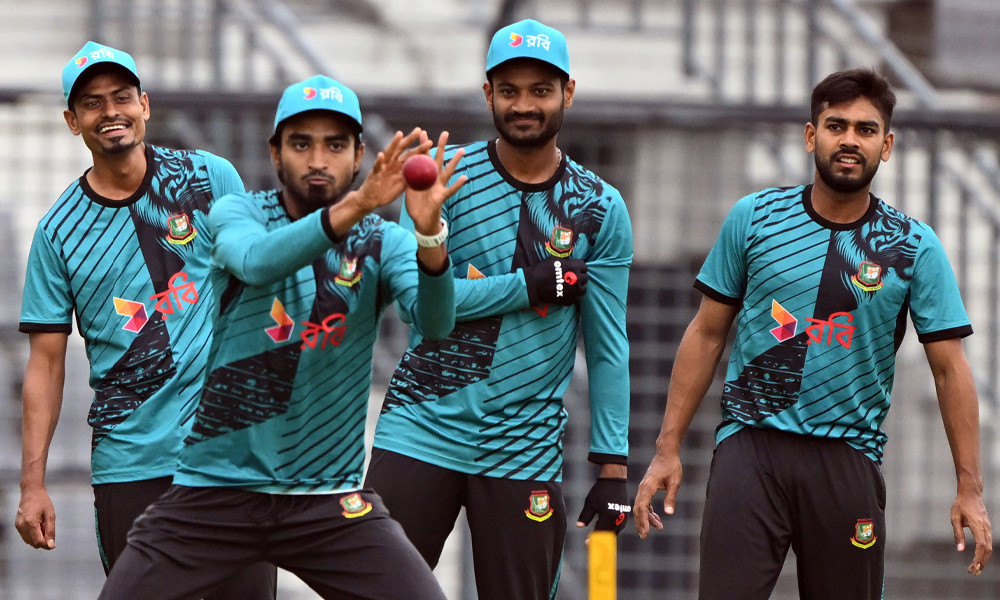 জন্মদিনের উপহার হিসেবে শিষ্যদের কাছে জয় চান বাংলাদেশের কোচ