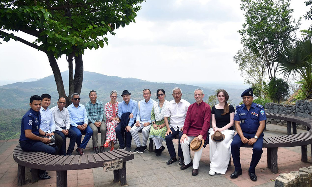 পার্বত্য উপদেষ্টার সঙ্গে চার বিদেশি প্রতিনিধির সাক্ষাৎ