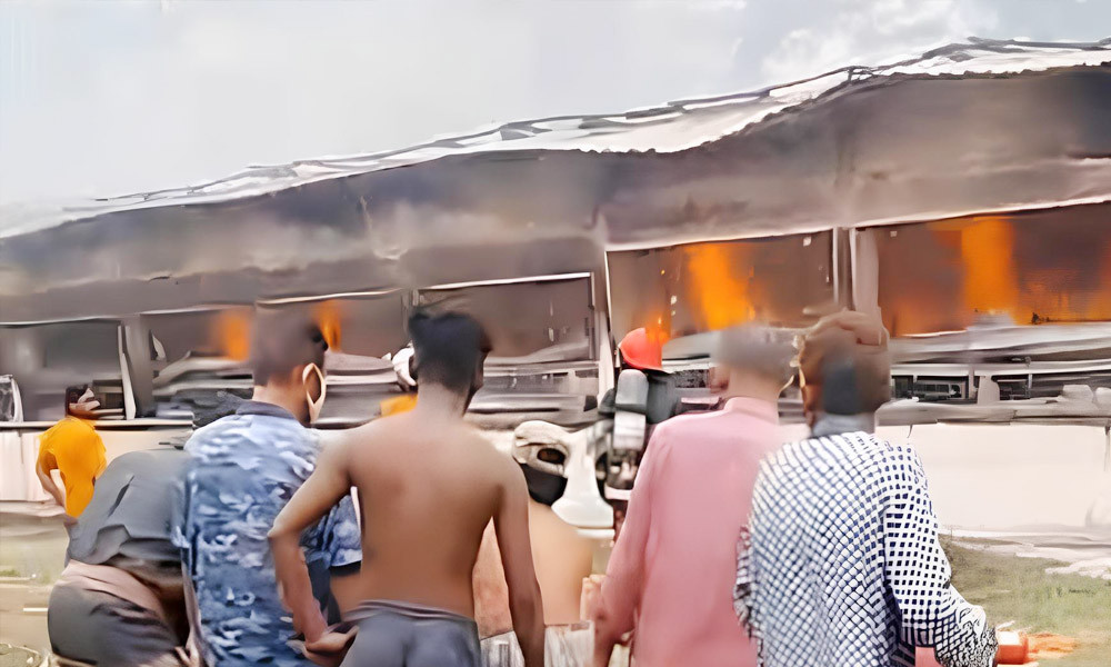 যশোরে মুরগির ফার্মে আগুন, পুড়ে ছাই ১৫ কোটি টাকার মালামাল