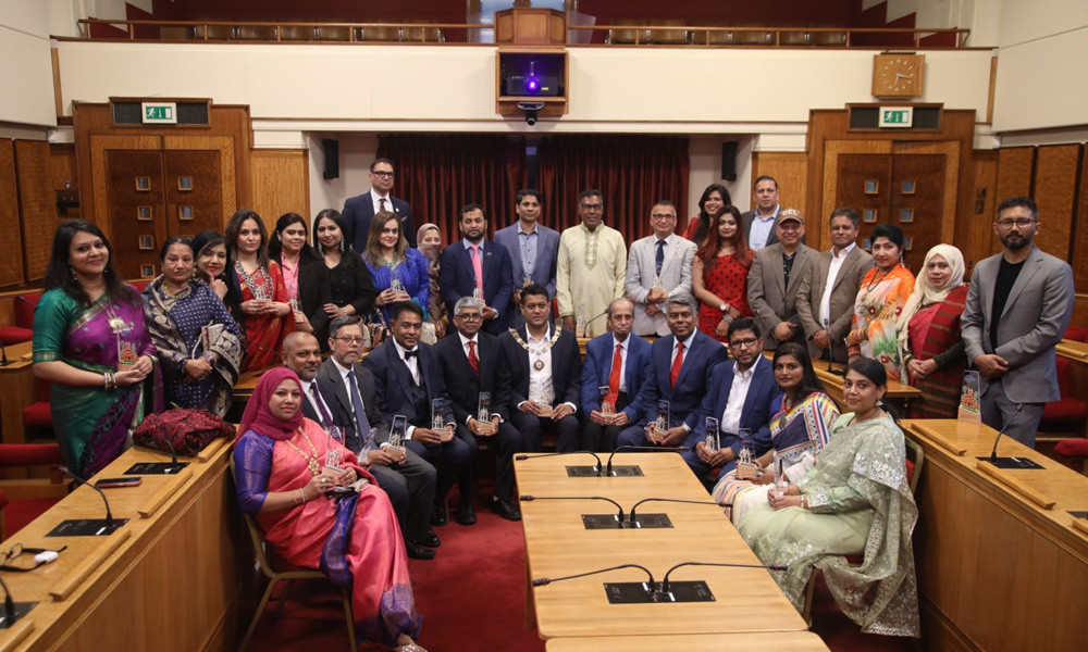 অ্যালামনাইদের সম্মাননা দিল ঢাকা বিশ্ববিদ্যালয় ক্লাব ইউকে