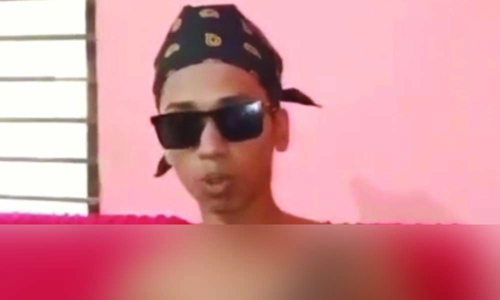 চাঁদপুরে রামদা হাতে ভয়ংকর যুবক