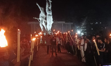 উপাচার্যের পদত্যাগ দাবিতে কুয়েটে মশাল মিছিল