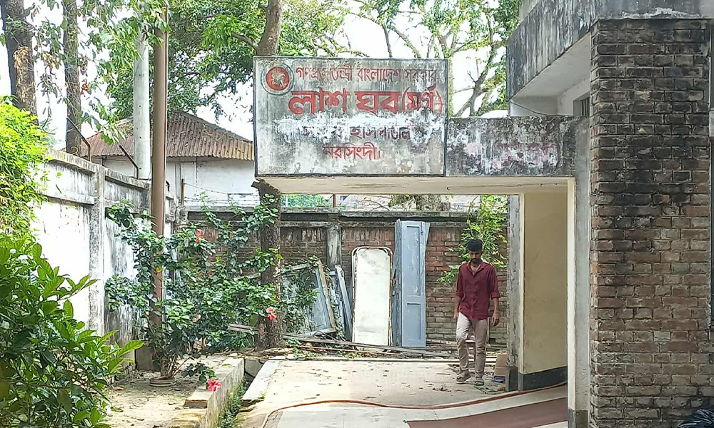পৃথক স্থানে ঝুলছিল স্বামী-স্ত্রীর মরদেহ, উদ্ধার করল পুলিশ