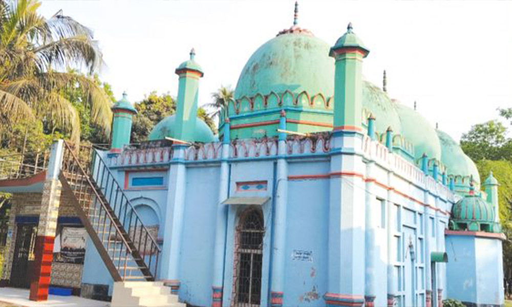 কালীগঞ্জের আড়াইশ বছরের পুরনো ১৩ গম্বুজ মসজিদ