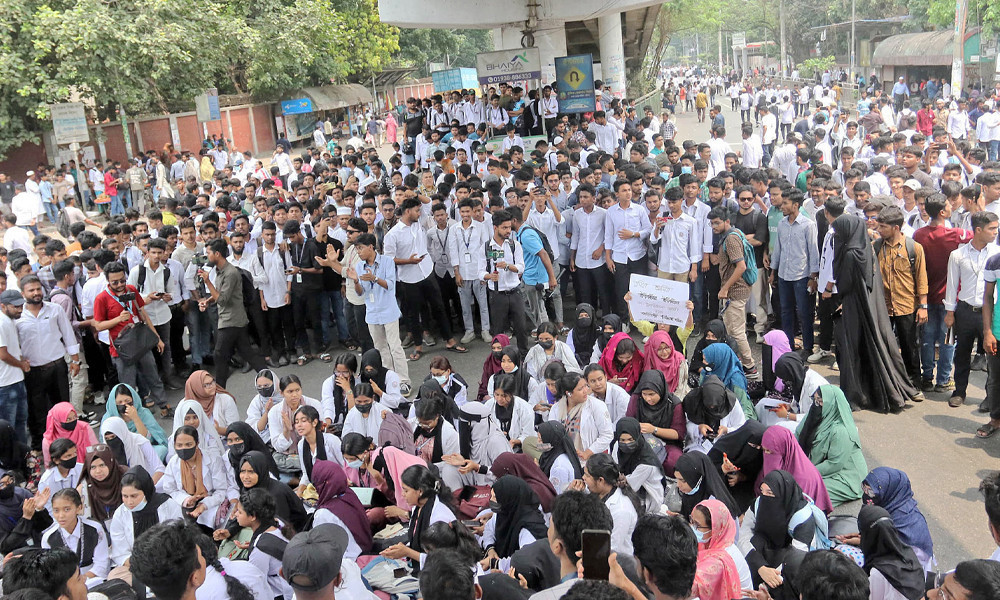 ৪৮ ঘণ্টায় দাবি না মানলে ‘লং মার্চ টু ঢাকা’