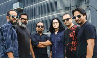 গোলাপের নাম নিয়ে এলো মেঘদল