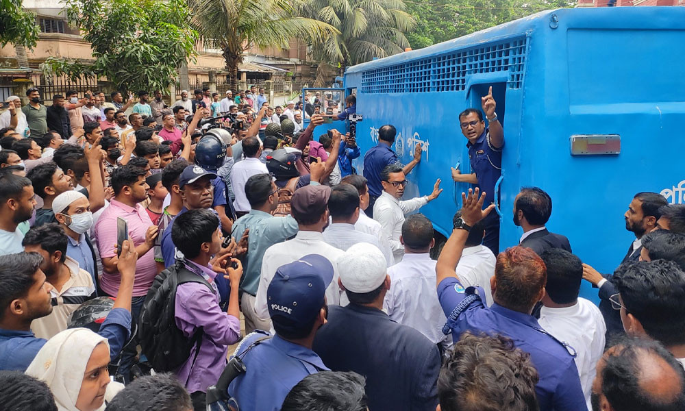 বৈষম্যবিরোধীদের ওপর হামলা: কুমিল্লায় ৬ আইনজীবী কারাগারে