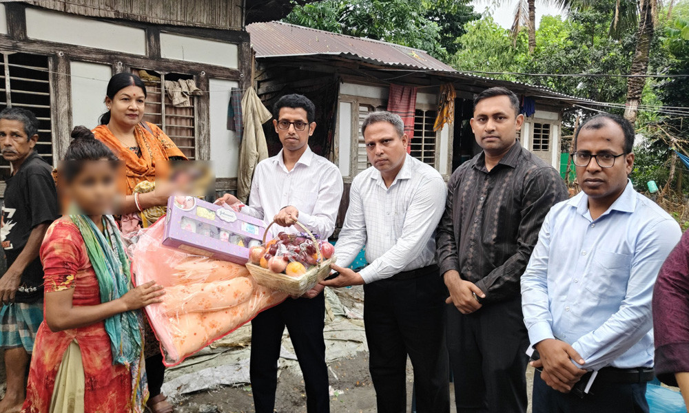 সদ্য মা হওয়া সেই ভারসাম্যহীন নারীর পাশে ইউএনও