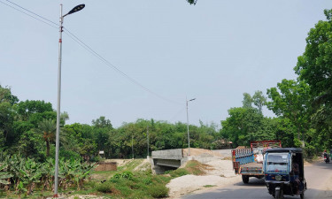 দুই দপ্তরের সমন্বয়হীনতায় সড়কবাতি জ্বলে না, চলাচলে ভোগান্তি