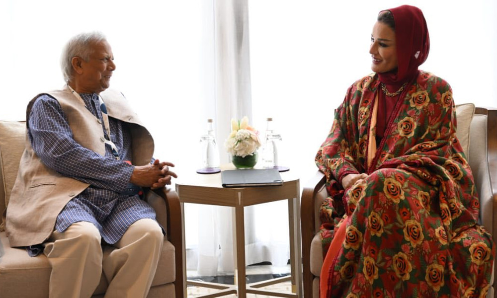 কাতারের আমিরের মায়ের সঙ্গে প্রধান উপদেষ্টার বৈঠক