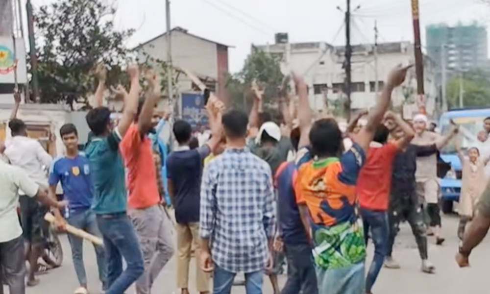 মহানবীকে নিয়ে কটূক্তিকারীর প্রকাশ্যে ফাঁসি দেওয়ার দাবি শ্রমিকদের