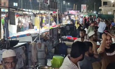 সৈকতে পর্যটকদের মারধর ও গরম পানি মারার অভিযোগ