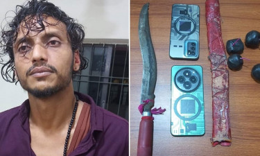 অটোরিকশা ছিনতাইয়ের সময় যুবদলকর্মী গ্রেপ্তার, অস্ত্র-বোমা উদ্ধার