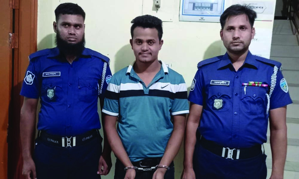 লোটাস কন্যার জন্মদিন পালন, ছাত্রলীগ নেতাকে পুলিশে দিল ছাত্রদল