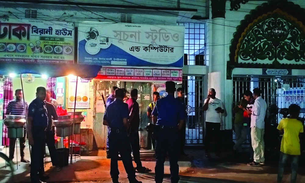 আধিপত্য বিস্তার নিয়ে চাঁপাইনবাবগঞ্জে ককটেল বিস্ফোরণ, আহত ৩