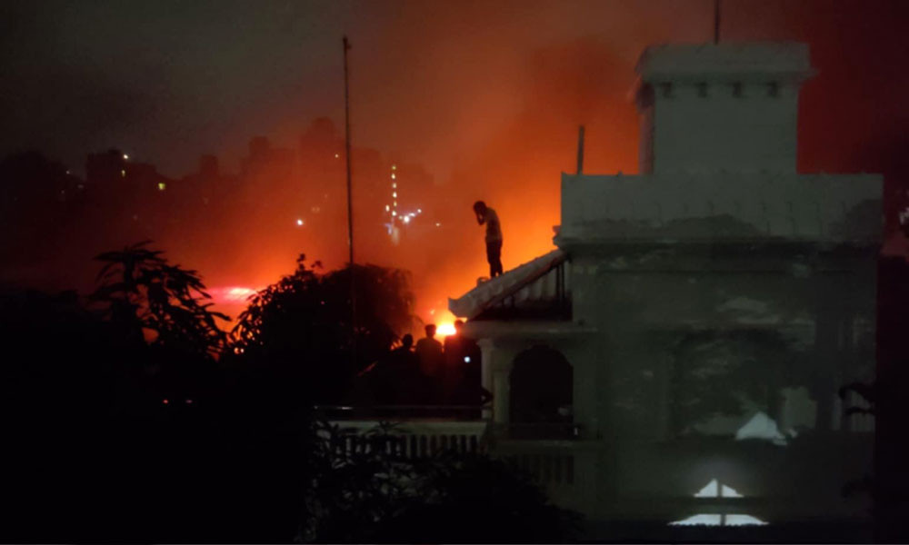 নারায়ণগঞ্জে আগুনে পুড়ল ঝুটের গুদাম-ছাপাখানা