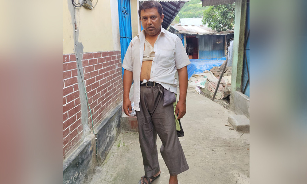 নোয়াখালীতে অফিস ঢুকে প্রধান শিক্ষককে মারধর