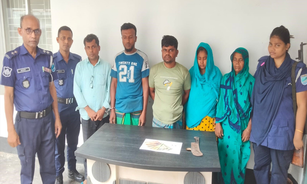স্ত্রী-মাকে নিয়ে স্বর্ণ ডাকাতি, অবশেষে ধরা