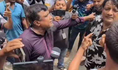 অভিযানে দখলকারীদের পক্ষে এসে তোপের মুখে তিনি