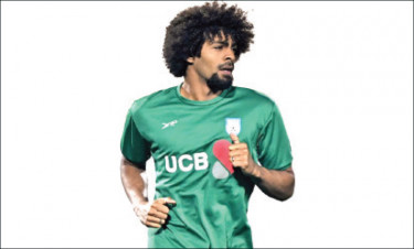 ঘরের মাঠে আগেই হামজার অভিষেক!