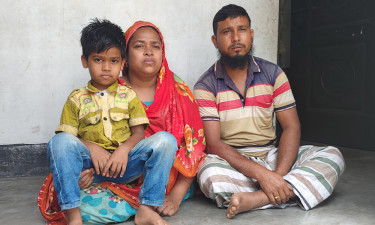 জীবন্ত লাশ হয়ে বেঁচে আছি : রানা প্লাজায় দু’পা হারানো রেবেকা