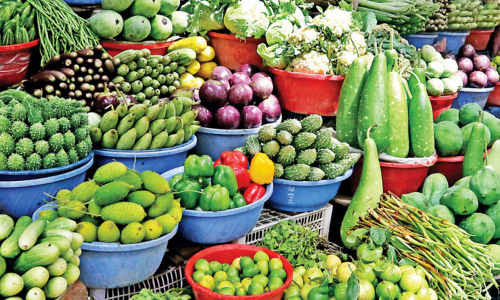 সরবরাহ বাড়ায় পেঁয়াজের দাম কিছুটা কমলেও চড়া সবজি