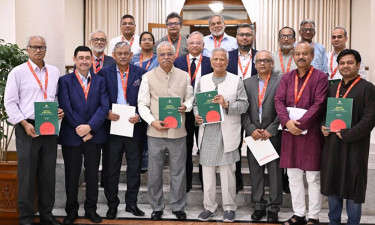 বেতনসহ ৬ মাসের মাতৃত্বকালীন ছুটির সুপারিশ