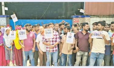 বেতন নেই তিন মাস, দুই সপ্তাহ ধরে শ্রমিকদের কর্মবিরতি