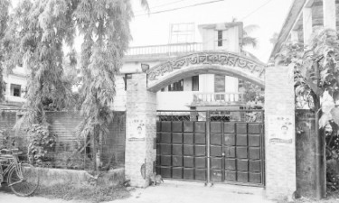 প্রতিমন্ত্রী হয়েই গড়েন ‘তালুকদারি’