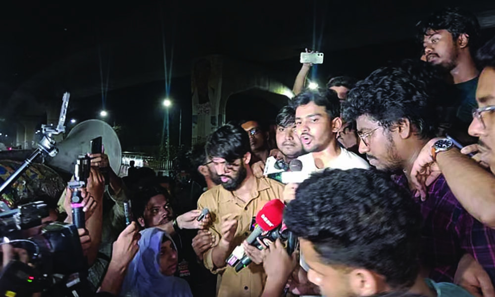 ৪৬তম বিসিএসের লিখিত পরীক্ষা স্থগিত : উপদেষ্টা আসিফ